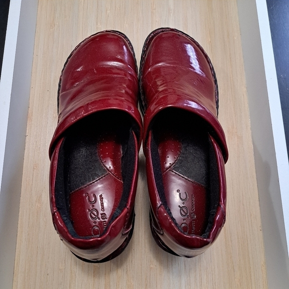 B.O.C. Born Concepts Burgundy Patent Leather Clogs/Mules   Size 7.5 - Picture 5 of 13